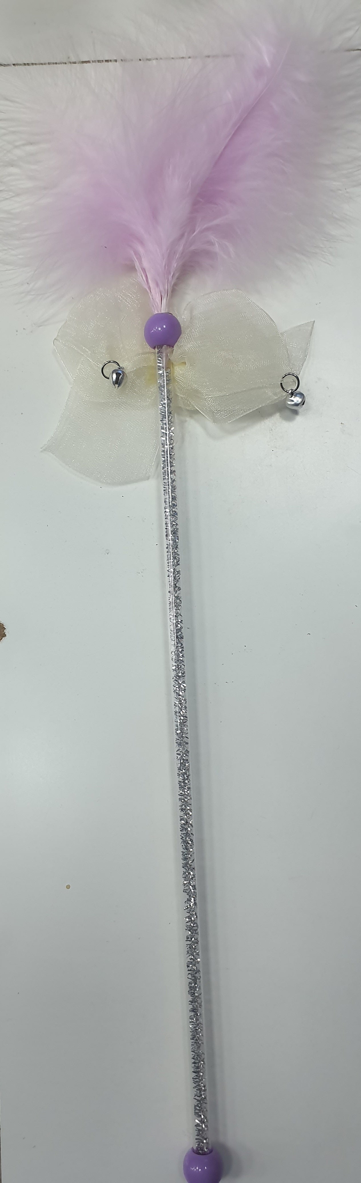 ITS MEOW CAT WAND WITH BEAUTIFUL FUR AND BELL,SIZE: 40cm (MIXED COLORS)