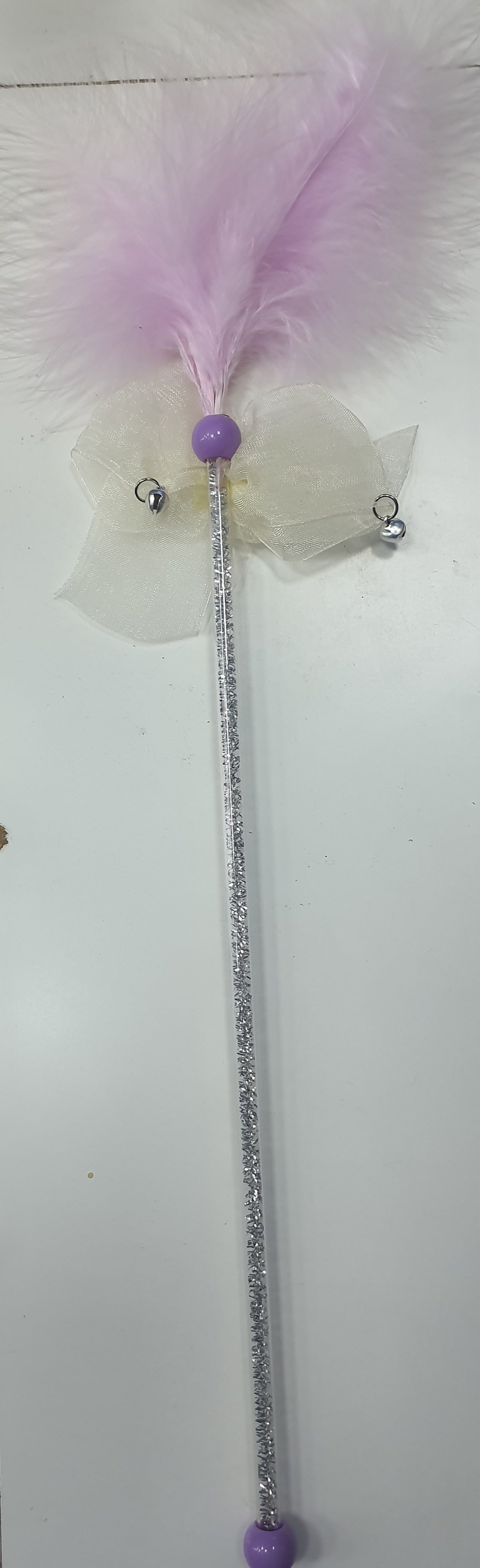 ITS MEOW CAT WAND WITH BEAUTIFUL FUR AND BELL,SIZE: 40cm (MIXED COLORS)